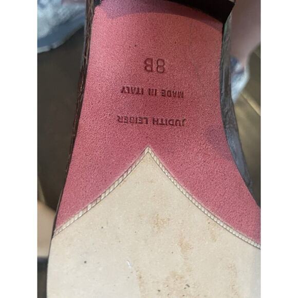 Judith Lieber Embossed Croc Pumps Size 8 - Picture 6 of 6